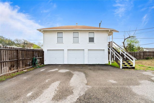 720 Mcintyre Ave, Taft, TX 78390