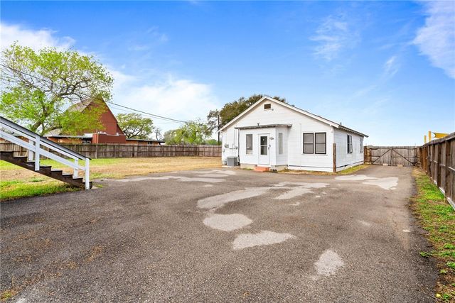 720 Mcintyre Ave, Taft, TX 78390