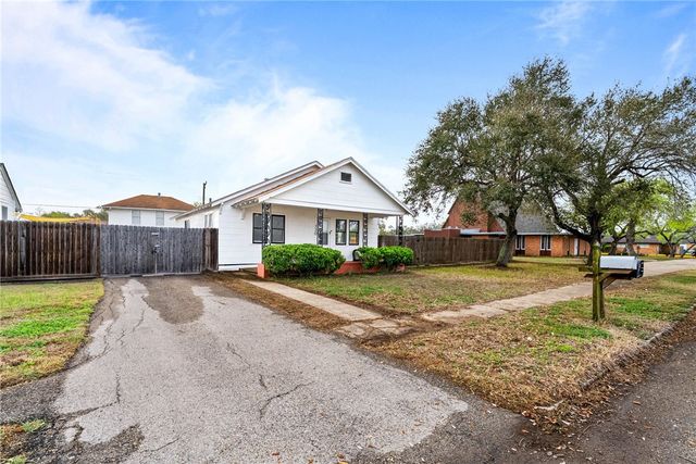 720 Mcintyre Ave, Taft, TX 78390