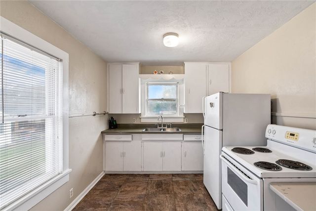 720 Mcintyre Ave, Taft, TX 78390