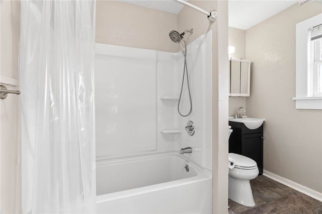 720 Mcintyre Ave, Taft, TX 78390