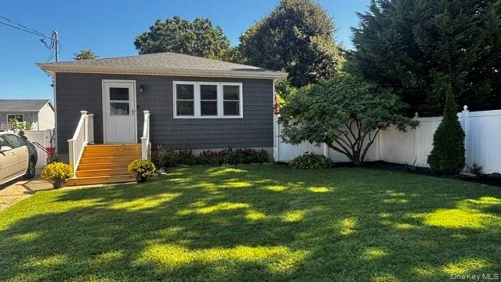 12 Chance Place, West Babylon, NY 11704 — exterior