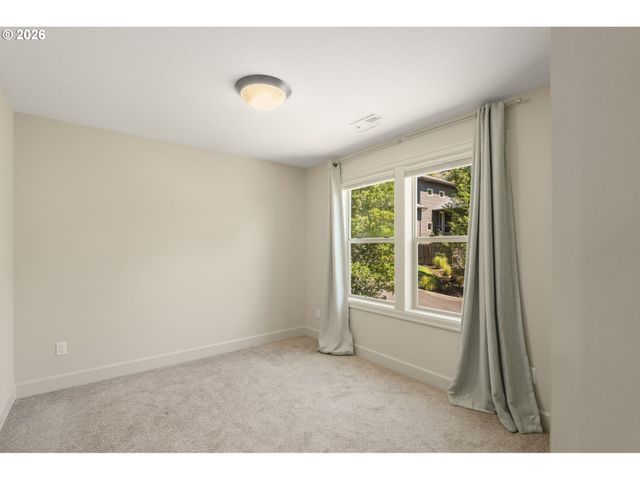 10071 Sw 8TH Pl, Portland, OR 97219