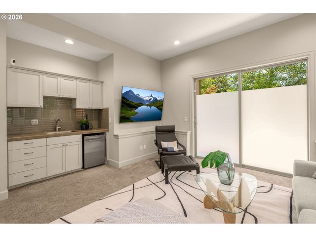 10071 Sw 8TH Pl, Portland, OR 97219