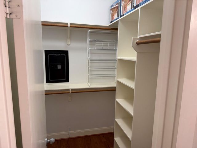 9833 Marlink, Houston, TX 77025