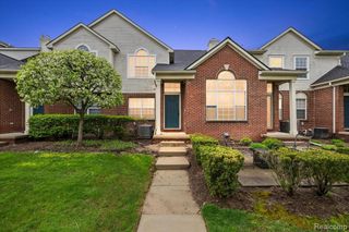 27204 Chantel Drive, Walled Lake, MI 48390