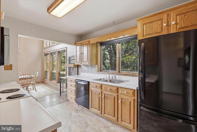 3083 OAK HILL ROAD, Waynesboro, PA 17268