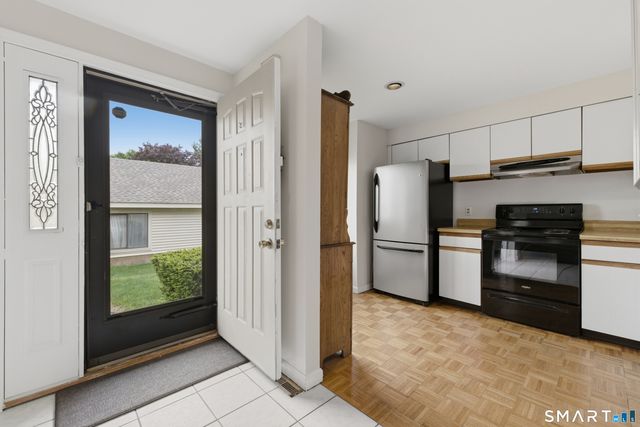 61 Greenview Drive 61, Rocky Hill, CT 06067