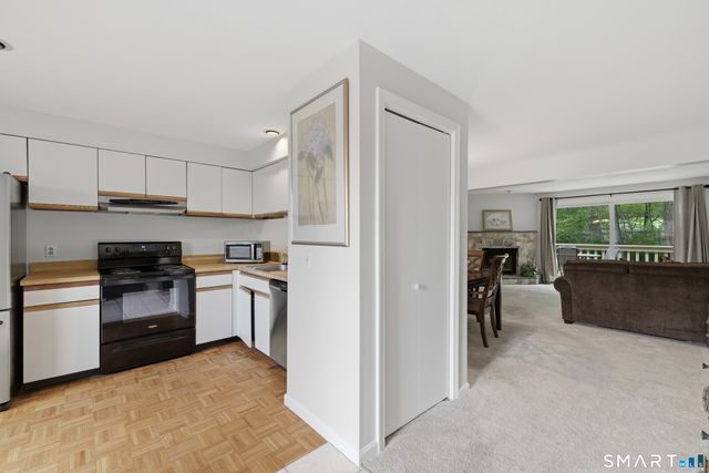 61 Greenview Drive 61, Rocky Hill, CT 06067