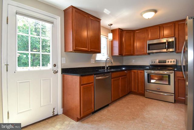 27 MARIAN CT, Sterling, VA 20165