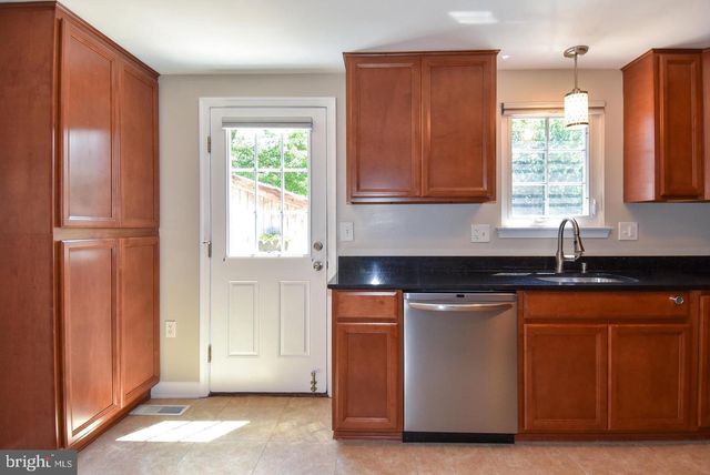 27 MARIAN CT, Sterling, VA 20165