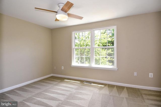 27 MARIAN CT, Sterling, VA 20165