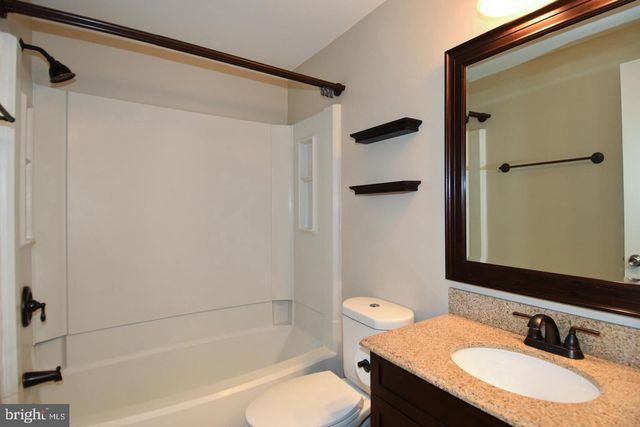 27 MARIAN CT, Sterling, VA 20165