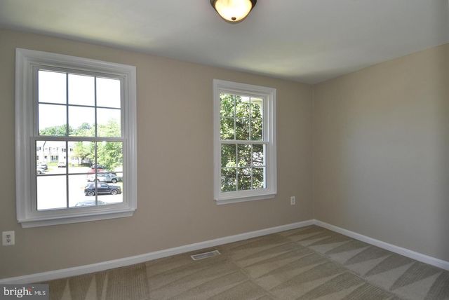 27 MARIAN CT, Sterling, VA 20165
