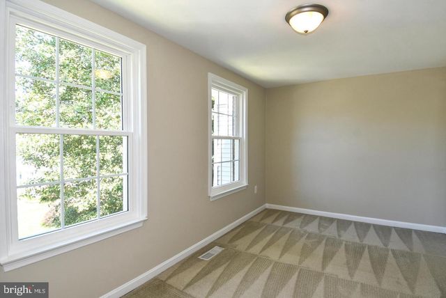 27 MARIAN CT, Sterling, VA 20165