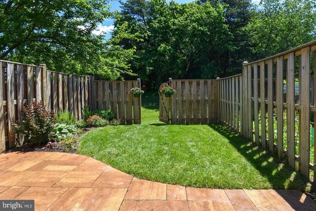 27 MARIAN CT, Sterling, VA 20165