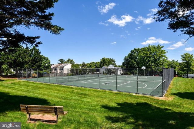 27 MARIAN CT, Sterling, VA 20165