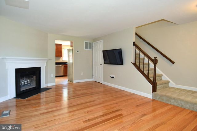 27 MARIAN CT, Sterling, VA 20165