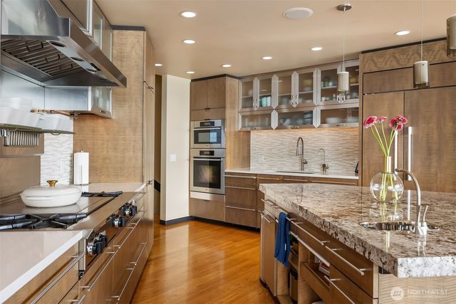 7703 W Mercer Way, Mercer Island, WA 98040