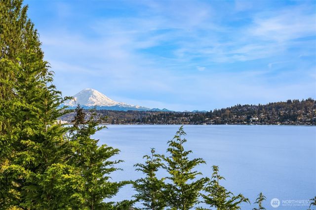 7703 W Mercer Way, Mercer Island, WA 98040