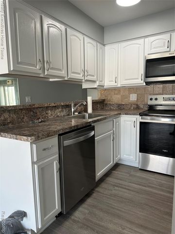 13920 Camelot Drive, Sterling Heights, MI 48312