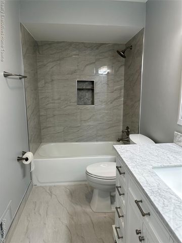 13920 Camelot Drive, Sterling Heights, MI 48312