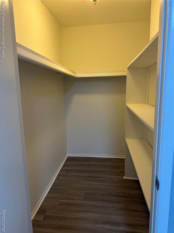 13920 Camelot Drive, Sterling Heights, MI 48312