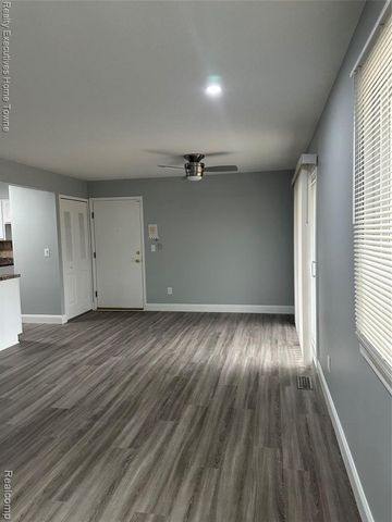 13920 Camelot Drive, Sterling Heights, MI 48312