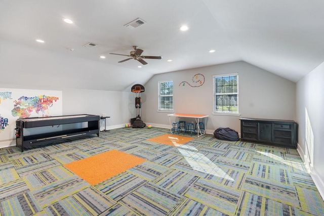 210 Mission Hills Drive, Lufkin, TX 75901