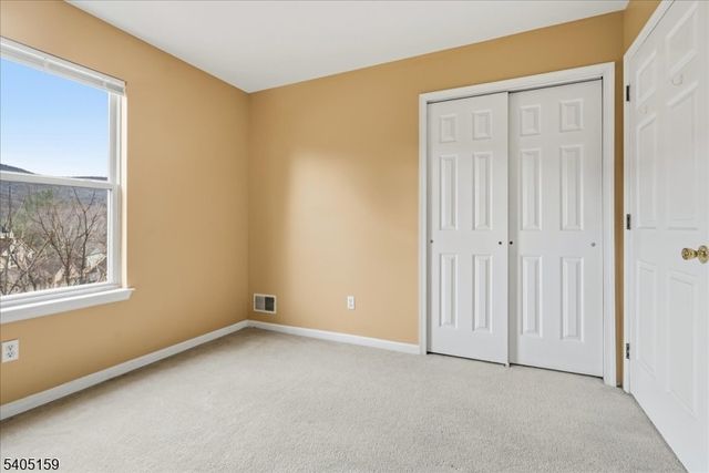 33 Eagles Nest Ln, Hardyston Twp., NJ 07419