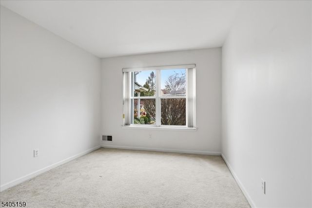 33 Eagles Nest Ln, Hardyston Twp., NJ 07419