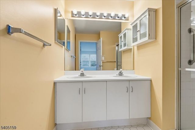 33 Eagles Nest Ln, Hardyston Twp., NJ 07419