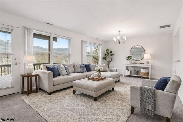 33 Eagles Nest Ln, Hardyston Twp., NJ 07419