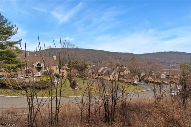 33 Eagles Nest Ln, Hardyston Twp., NJ 07419