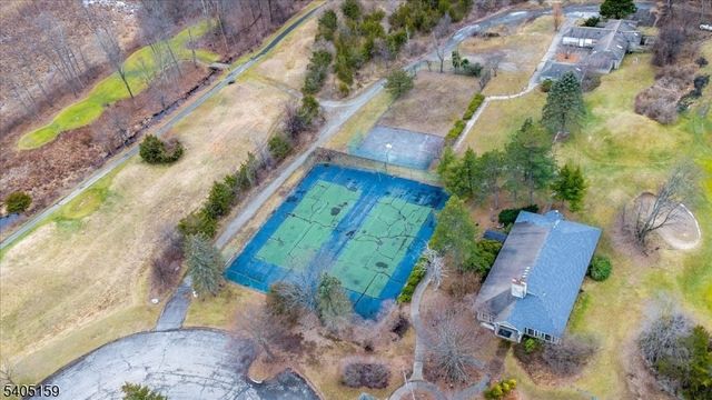 33 Eagles Nest Ln, Hardyston Twp., NJ 07419