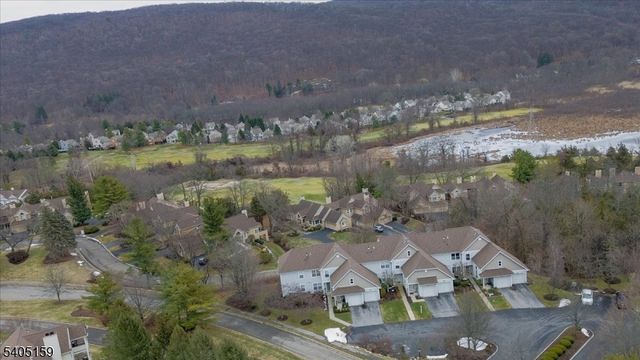 33 Eagles Nest Ln, Hardyston Twp., NJ 07419