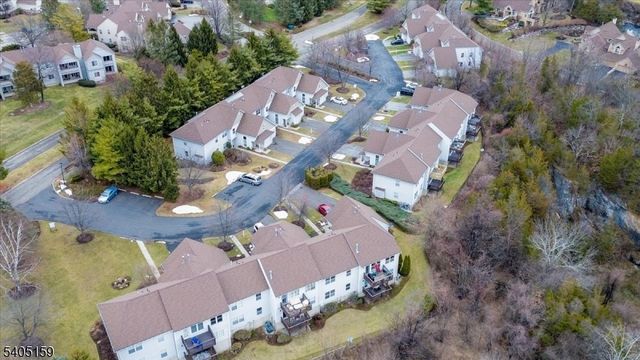 33 Eagles Nest Ln, Hardyston Twp., NJ 07419