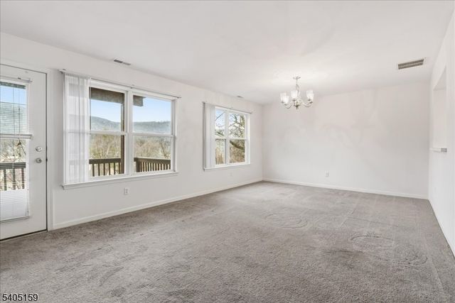 33 Eagles Nest Ln, Hardyston Twp., NJ 07419