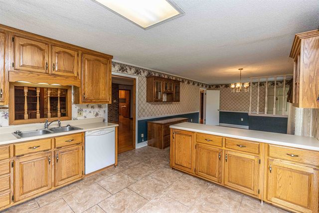 239 OLD NO 5 RD, Selmer, TN 38375