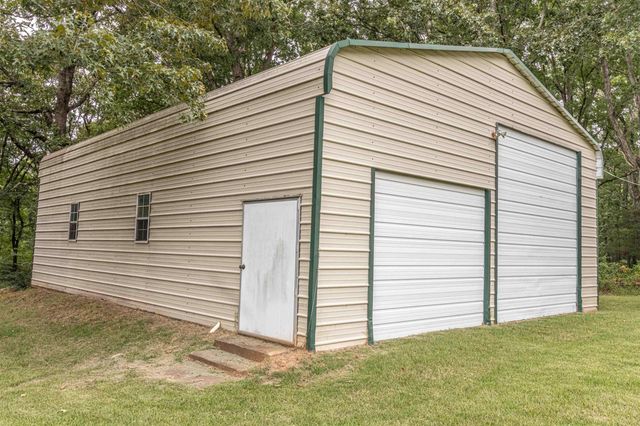 239 OLD NO 5 RD, Selmer, TN 38375