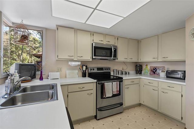 12 GREENBRIAR COURT, Palm Coast, FL 32137