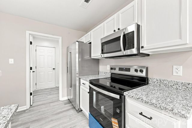 8207 Belmont Stables Drive, Charlotte, NC 28216