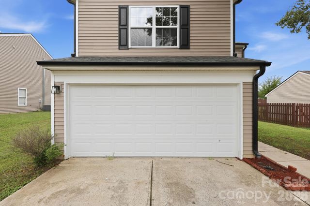 8207 Belmont Stables Drive, Charlotte, NC 28216