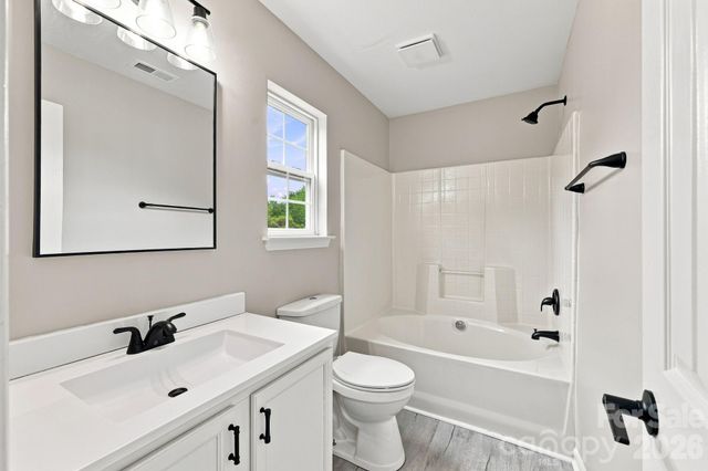8207 Belmont Stables Drive, Charlotte, NC 28216