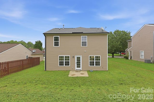 8207 Belmont Stables Drive, Charlotte, NC 28216