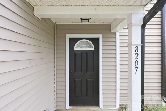 8207 Belmont Stables Drive, Charlotte, NC 28216