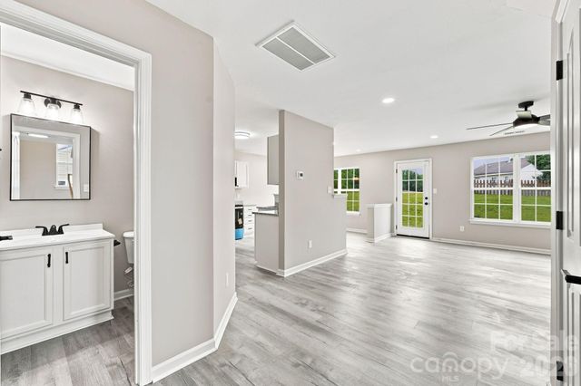 8207 Belmont Stables Drive, Charlotte, NC 28216