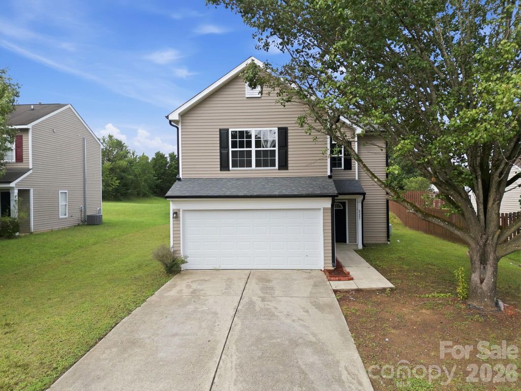 8207 Belmont Stables Drive, Charlotte, NC 28216