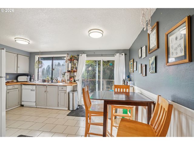 17511 Se SCRUTTON Ln, Milwaukie, OR 97267