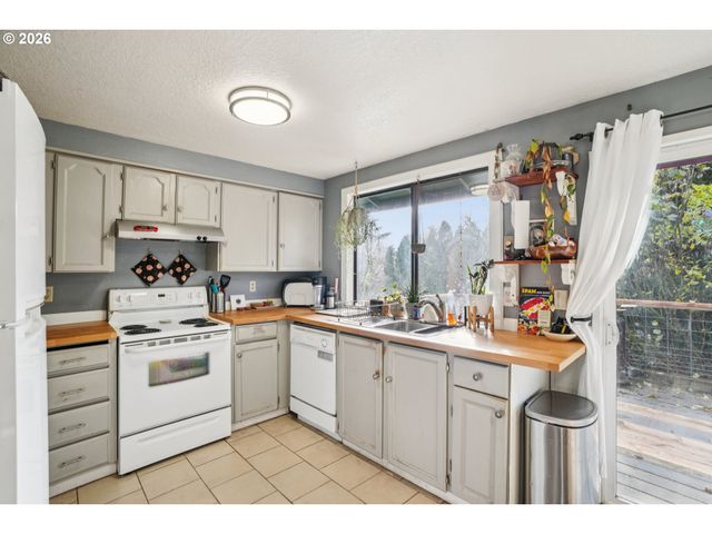 17511 Se SCRUTTON Ln, Milwaukie, OR 97267